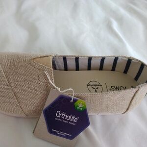 Tom's Canvas Shoes. NIB.